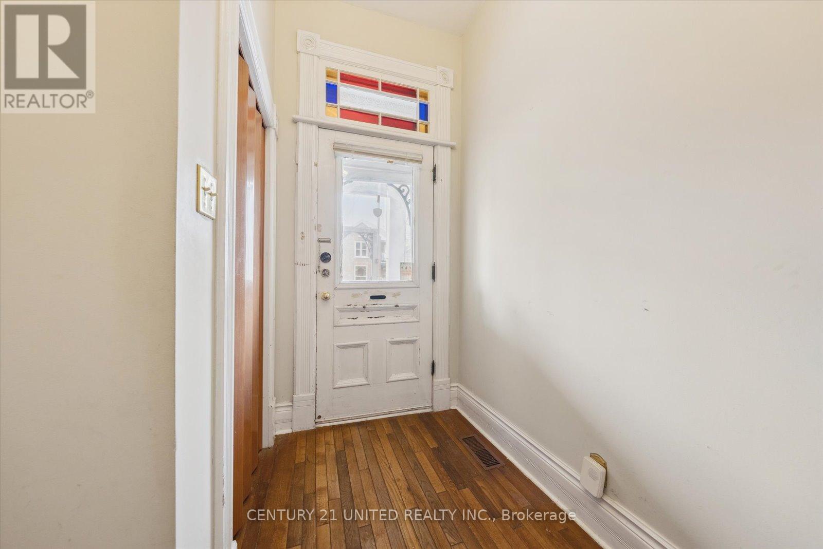 183 Stewart Street, Peterborough Central, Ontario K9J 3M4 - Photo 6 - X12115262