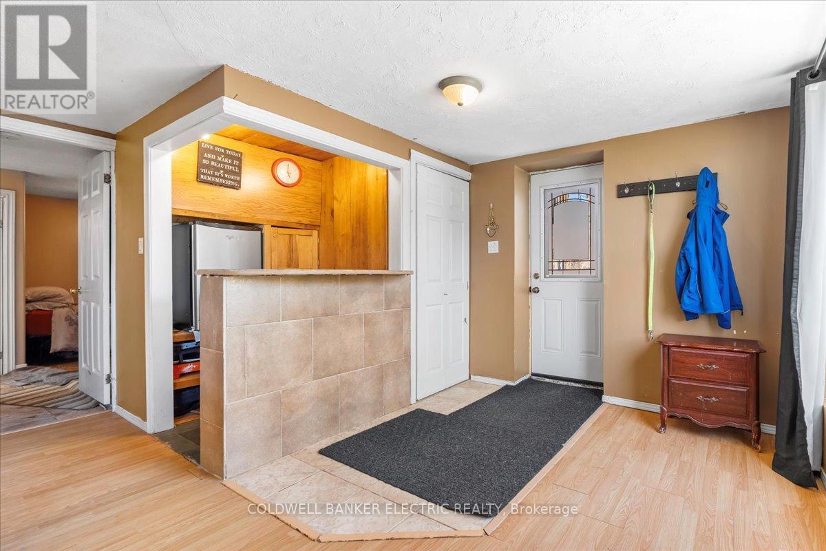 38 Cliffside Drive, Kawartha Lakes, Ontario K0L 1T0 - Photo 4 - X12115357