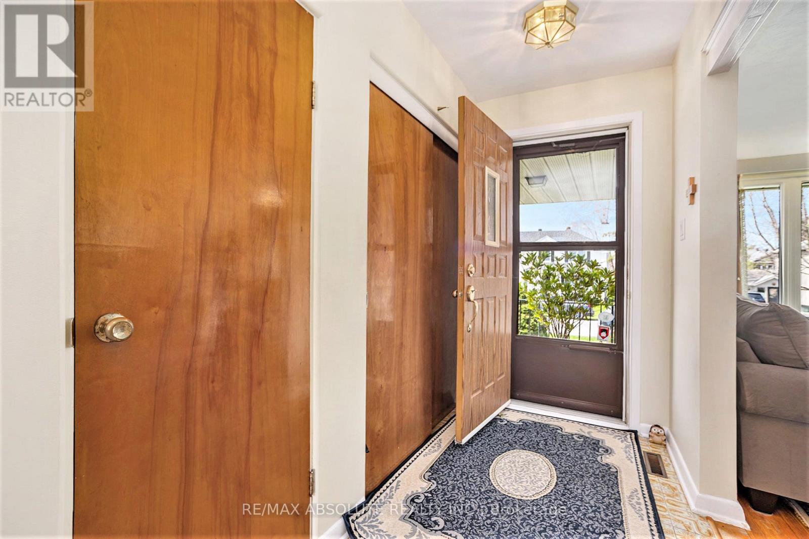 969 Hare Avenue, Ottawa, Ontario  K2A 3J6 - Photo 3 - X12115053