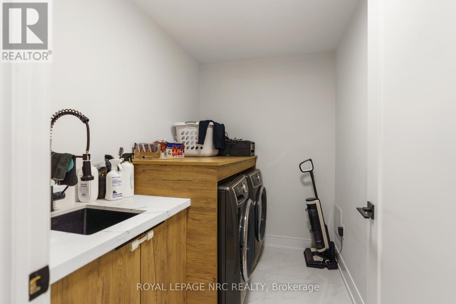 7386 Splendour Drive, Niagara Falls (Brown), Ontario  L2H 3V8 - Photo 23 - X12115096