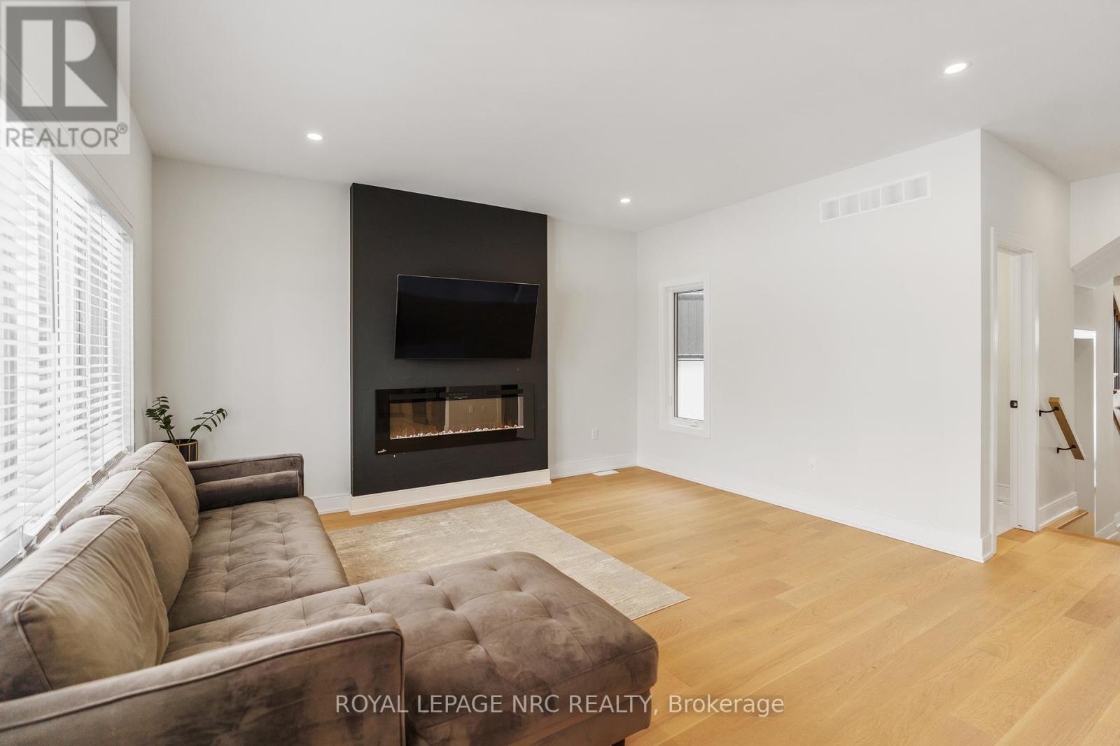 7386 Splendour Drive, Niagara Falls (Brown), Ontario  L2H 3V8 - Photo 7 - X12115096