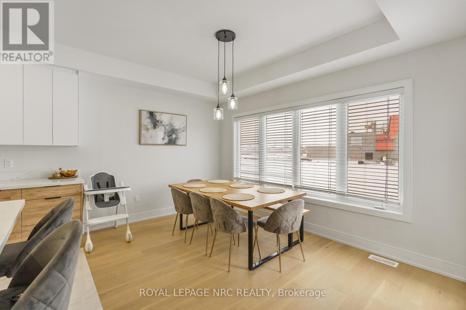 7386 Splendour Drive, Niagara Falls (Brown), Ontario  L2H 3V8 - Photo 8 - X12115096