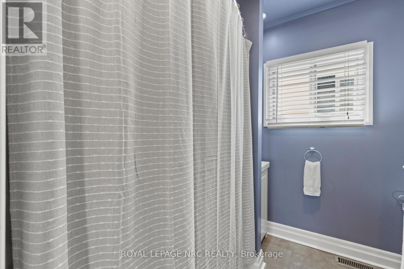 30 Ann Street, Thorold (Thorold Downtown), Ontario  L2V 2J5 - Photo 21 - X12115104