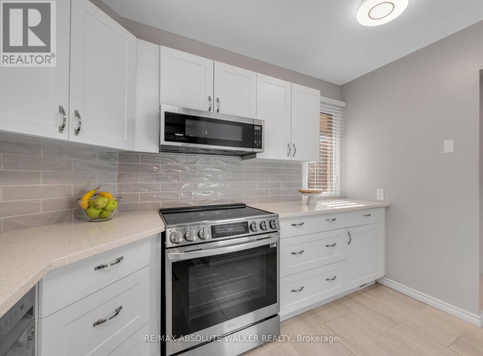 1444 Deavy Way, Ottawa, Ontario  K1E 2W8 - Photo 4 - X12115146