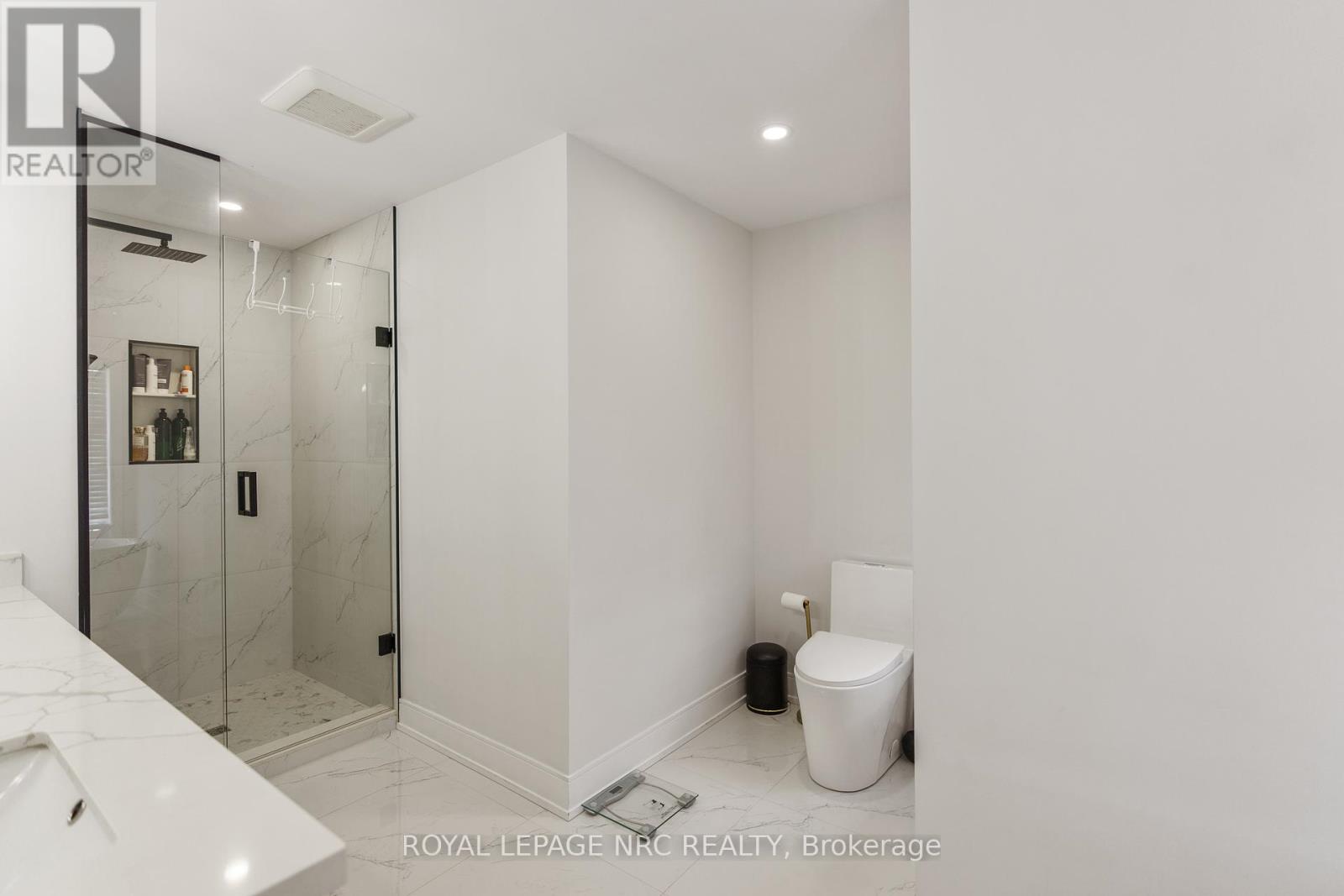 Upper - 7386 Splendour Drive, Niagara Falls (Brown), Ontario  L2H 3V8 - Photo 12 - X12115204