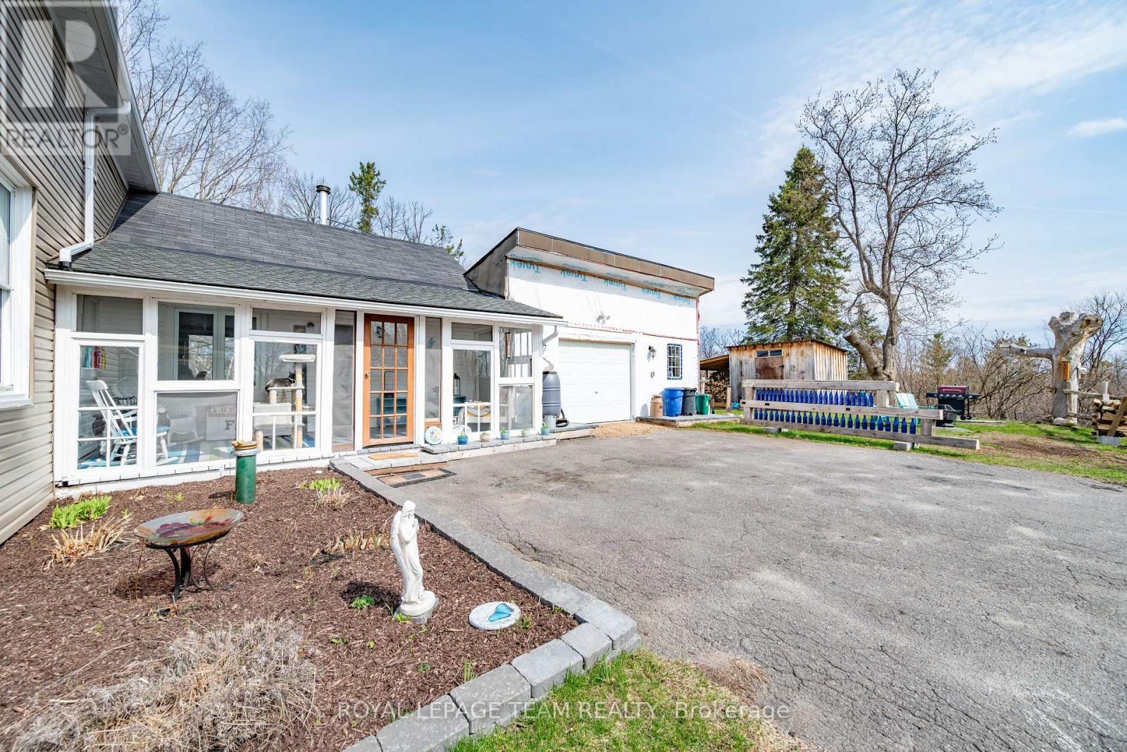 81 York Street, Lanark Highlands, Ontario  K0G 1K0 - Photo 7 - X12115151