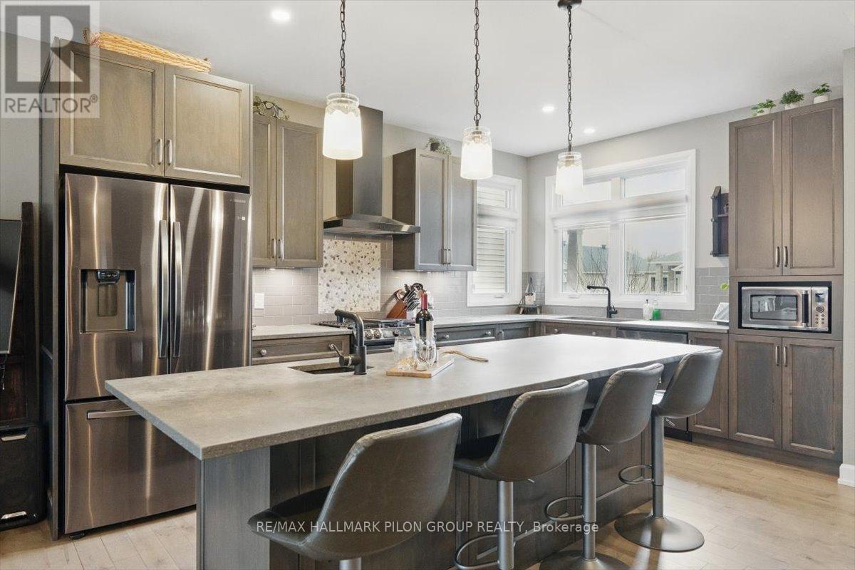 Property at 482 CENTRAL PARK BOULEVARD image 5