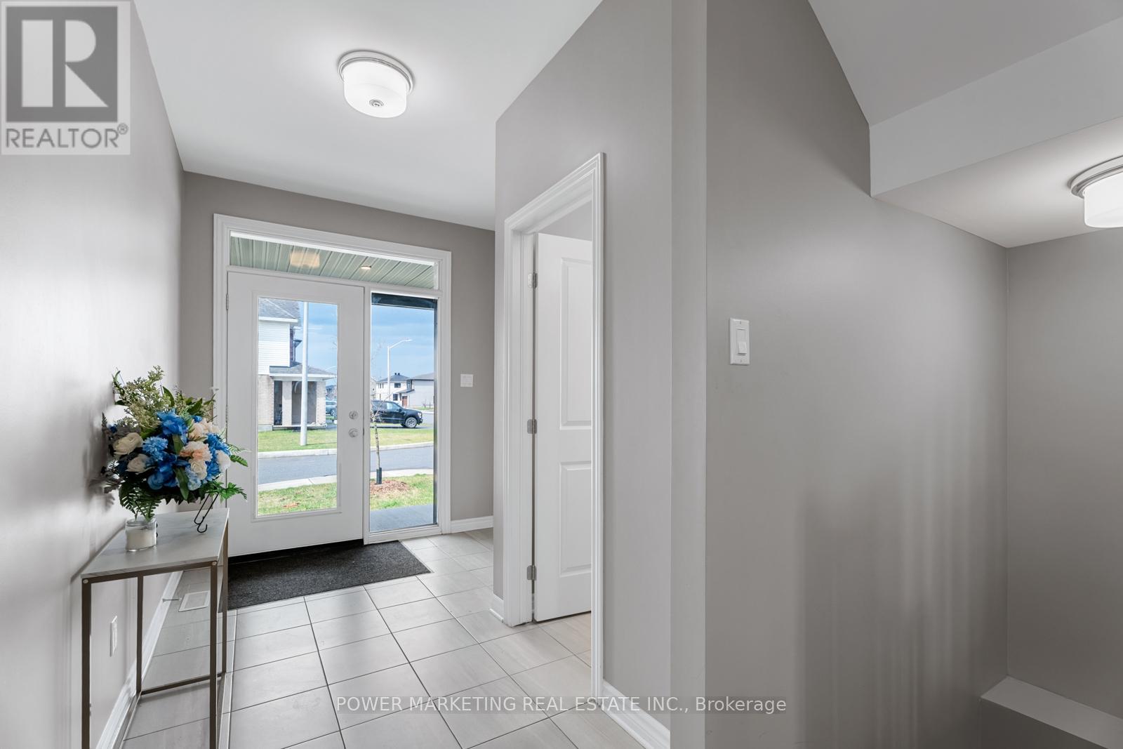 Property at 848 SNOWDROP CRESCENT image 3