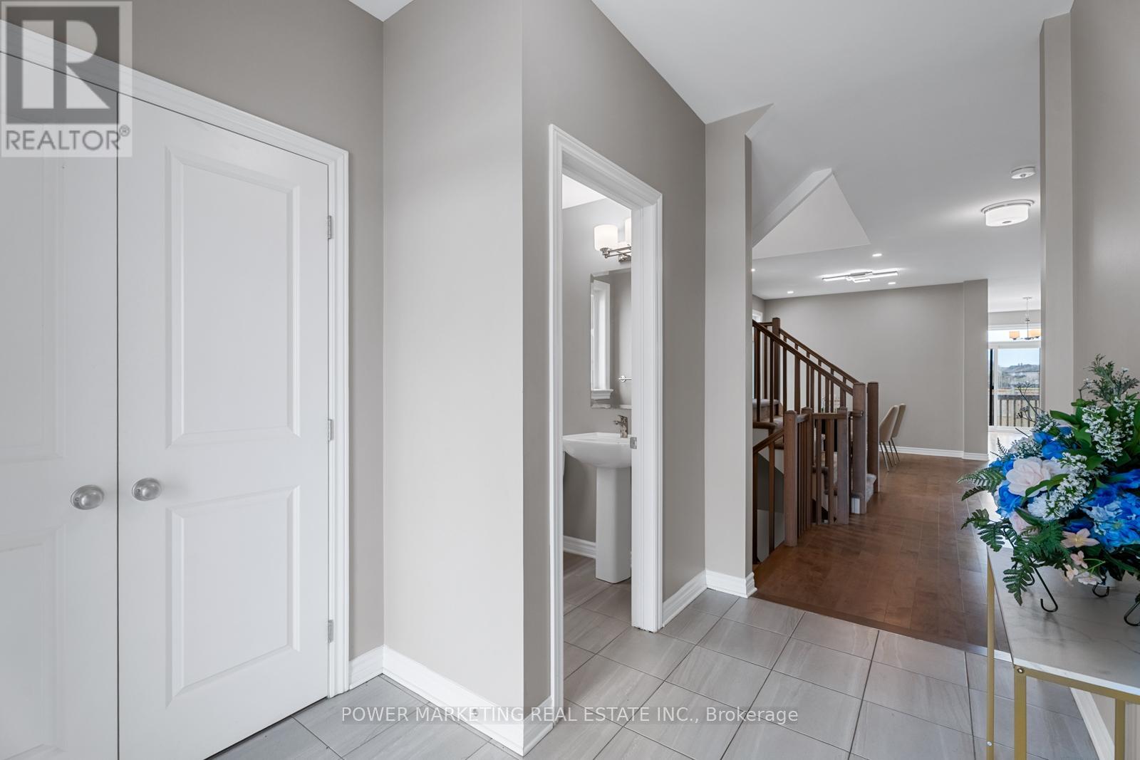 Property at 848 SNOWDROP CRESCENT image 4