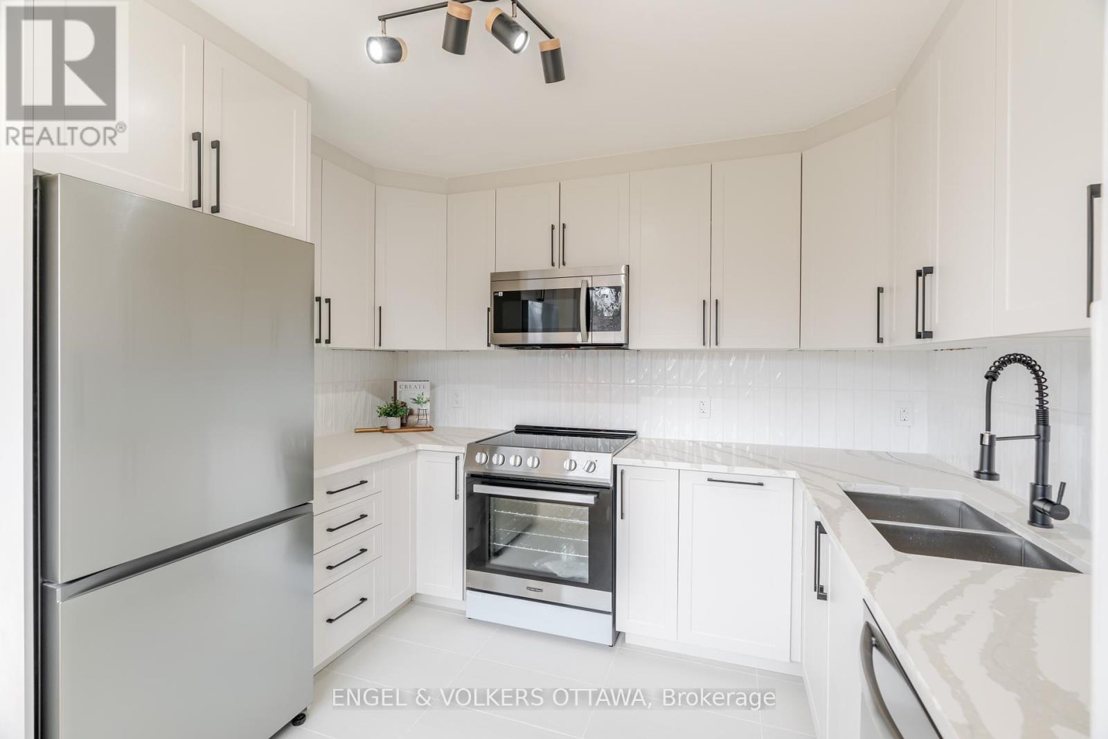 18 Dante Avenue, Ottawa, Ontario  K2H 5Z8 - Photo 13 - X12115211