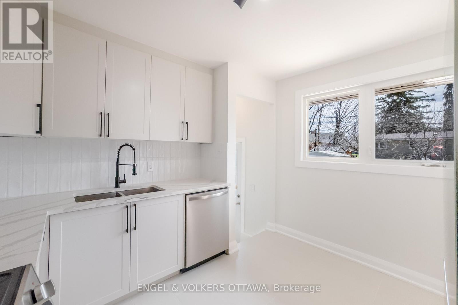 18 Dante Avenue, Ottawa, Ontario  K2H 5Z8 - Photo 16 - X12115211
