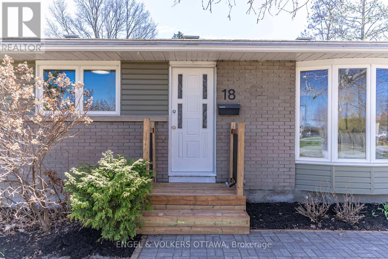 Property at 18 DANTE AVENUE image 2