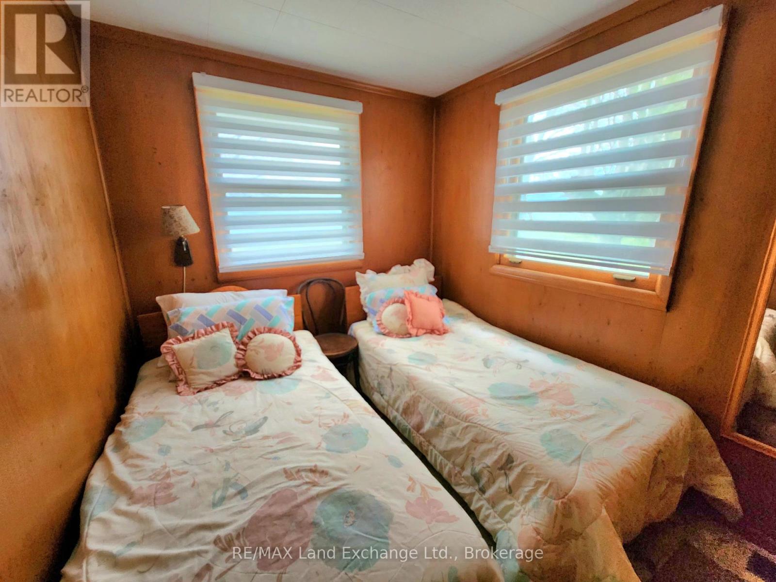 805 Leonard Court, Huron-Kinloss, Ontario N2Z 2X3 - Photo 6 - X12115049