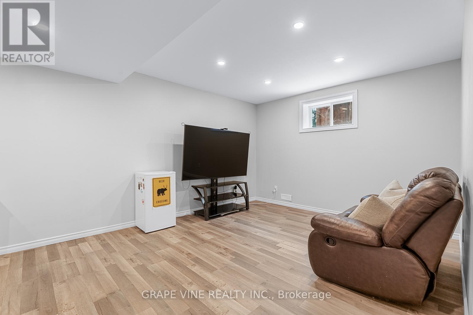 105 Westpark Drive, Ottawa, Ontario  K1B 3G4 - Photo 24 - X12073765