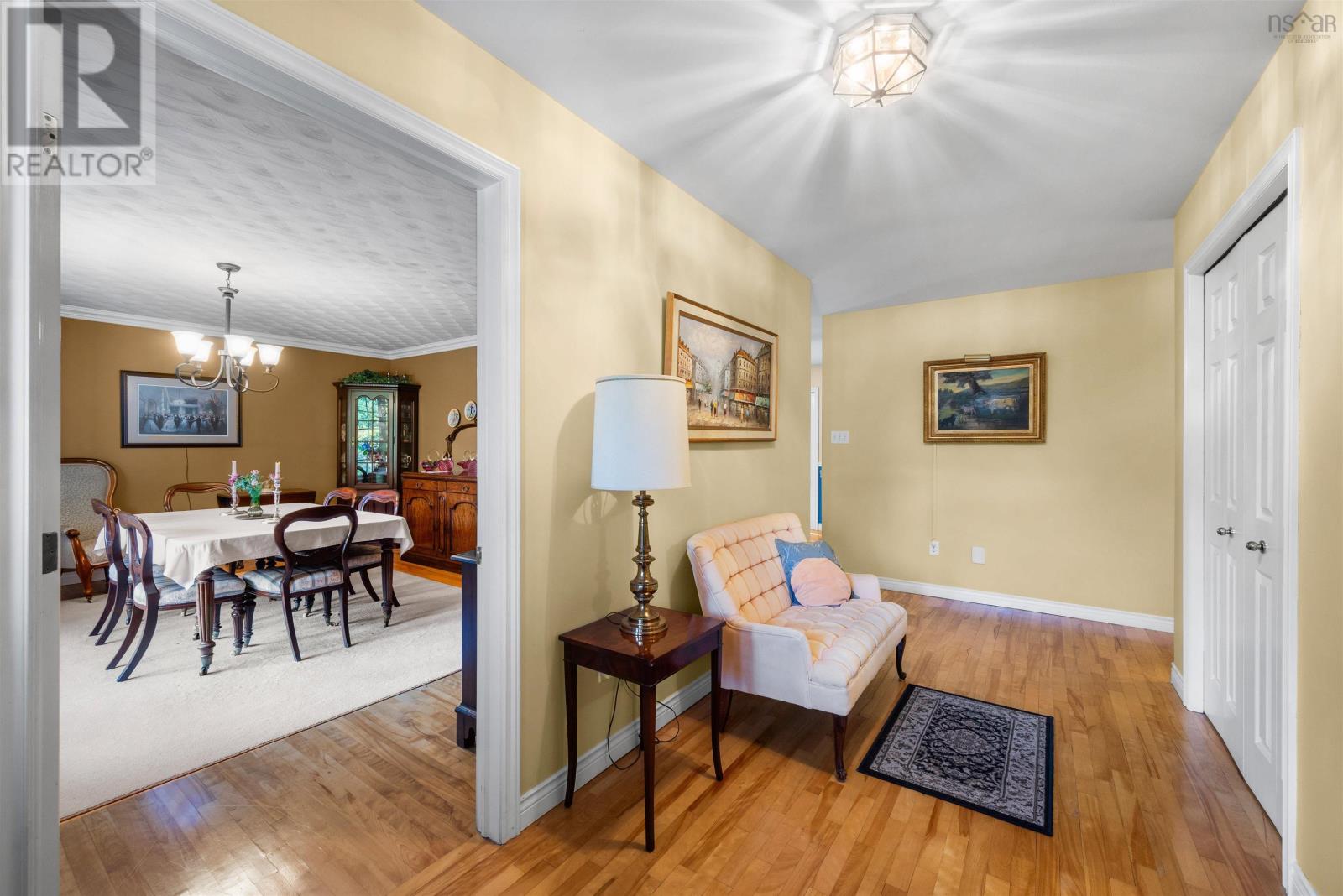 Property at 6 Ainsley Court image 3