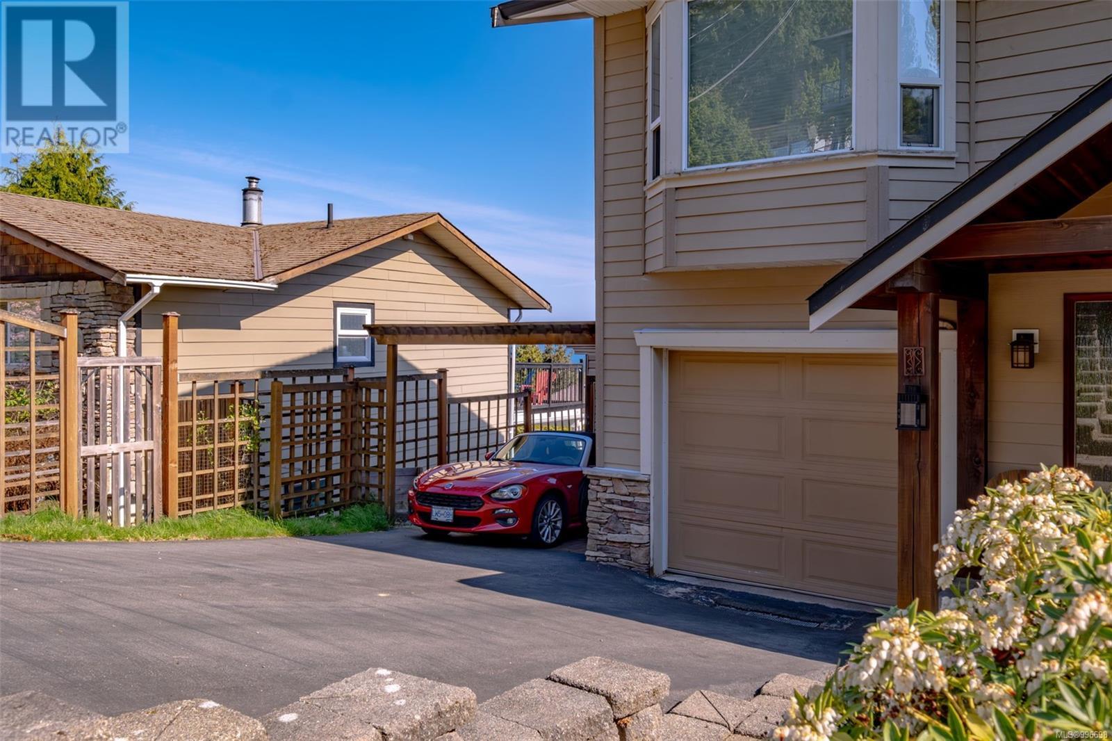 Property at 5170 Laguna Way image 3