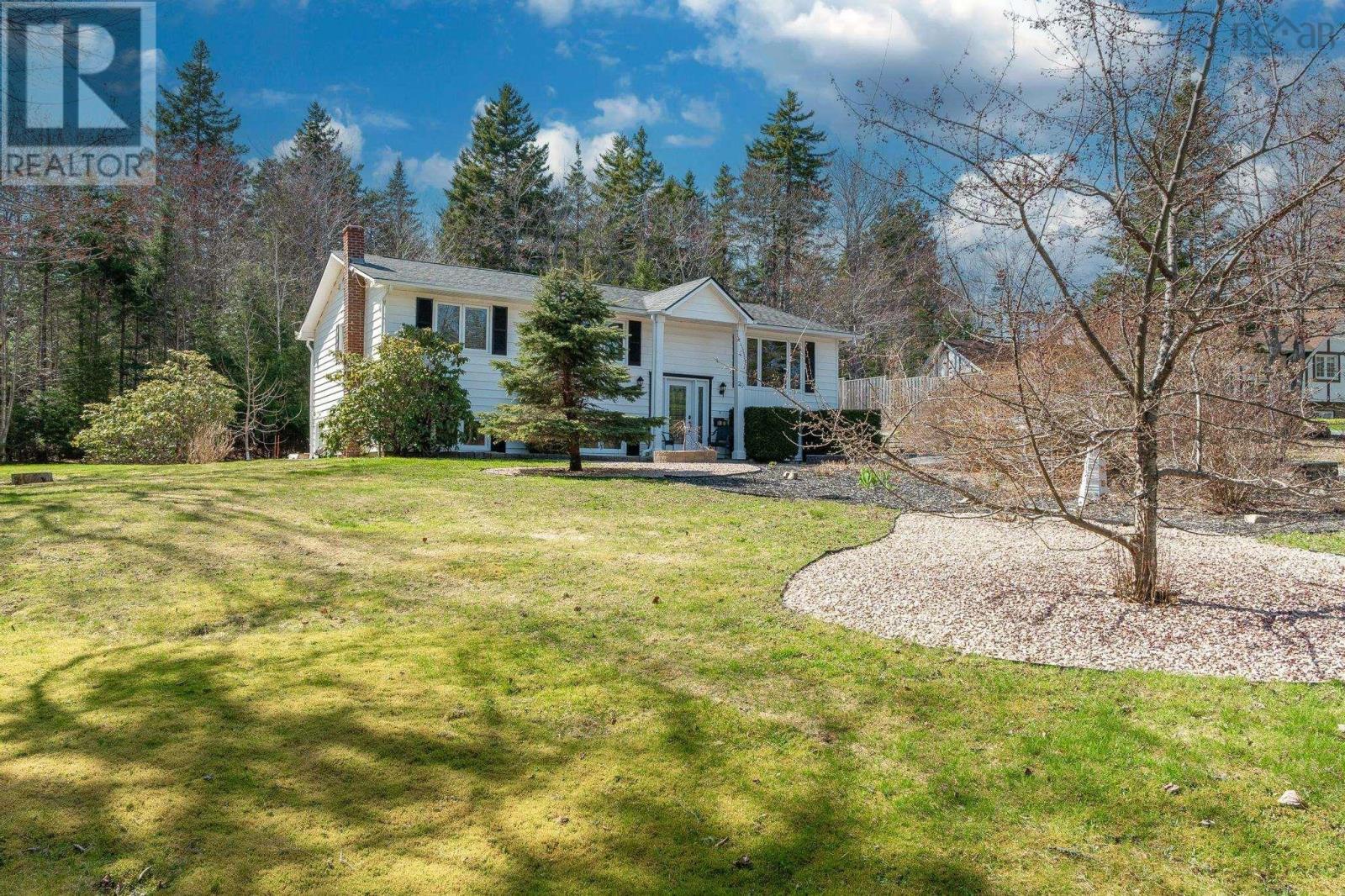 Property at 20 Kipawa Crescent image 1