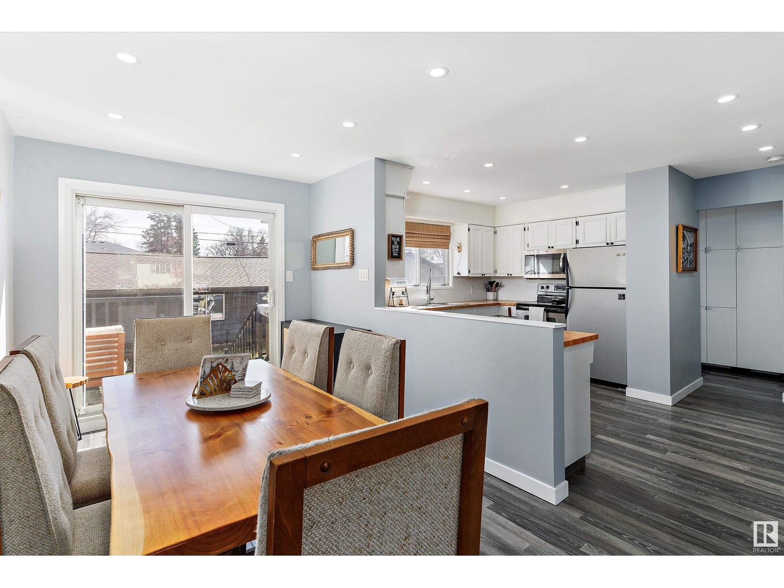Property at 7711 80 AV NW image 4