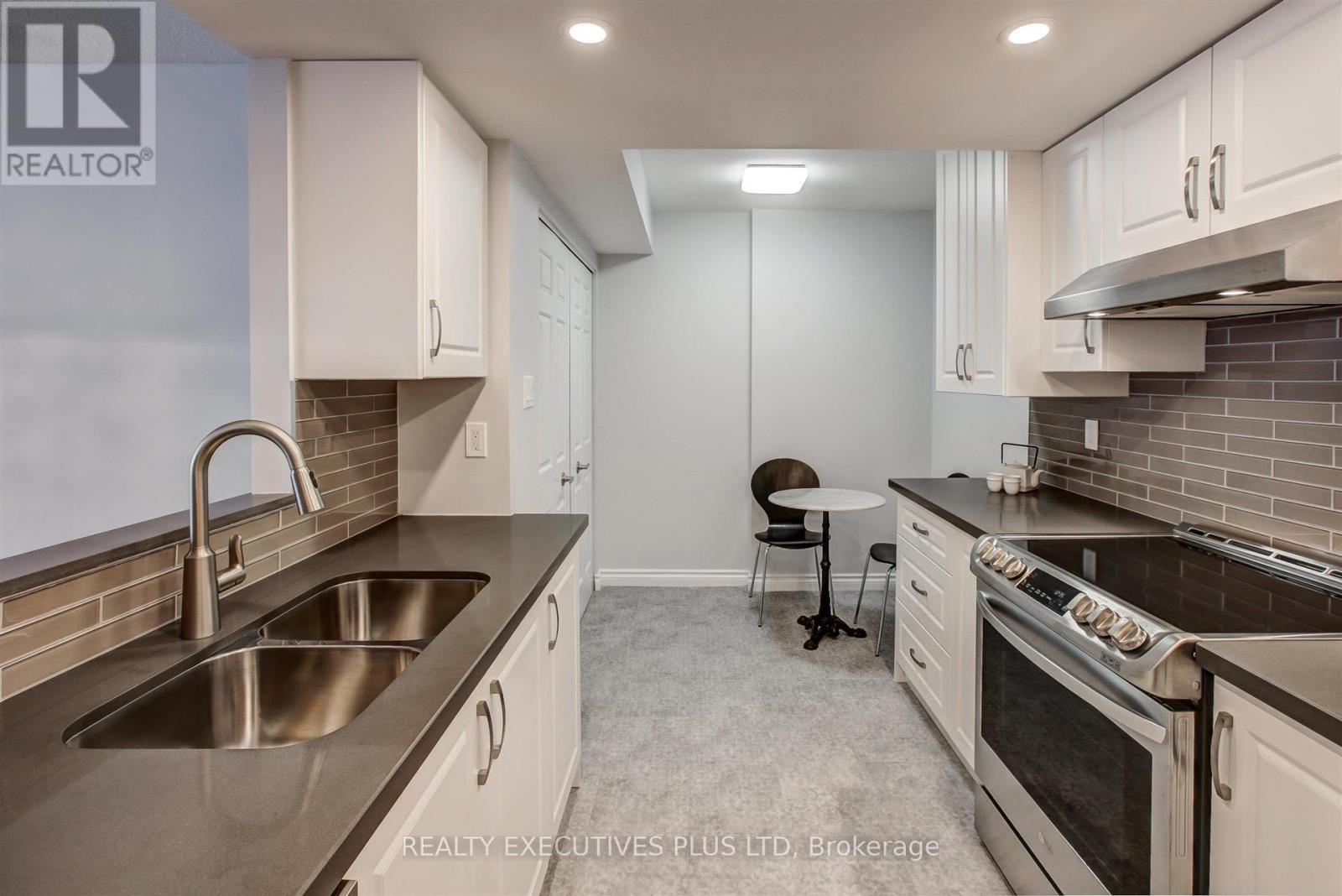410 - 215 The Donway Road W, Toronto, Ontario  M3B 3P5 - Photo 7 - C12115024