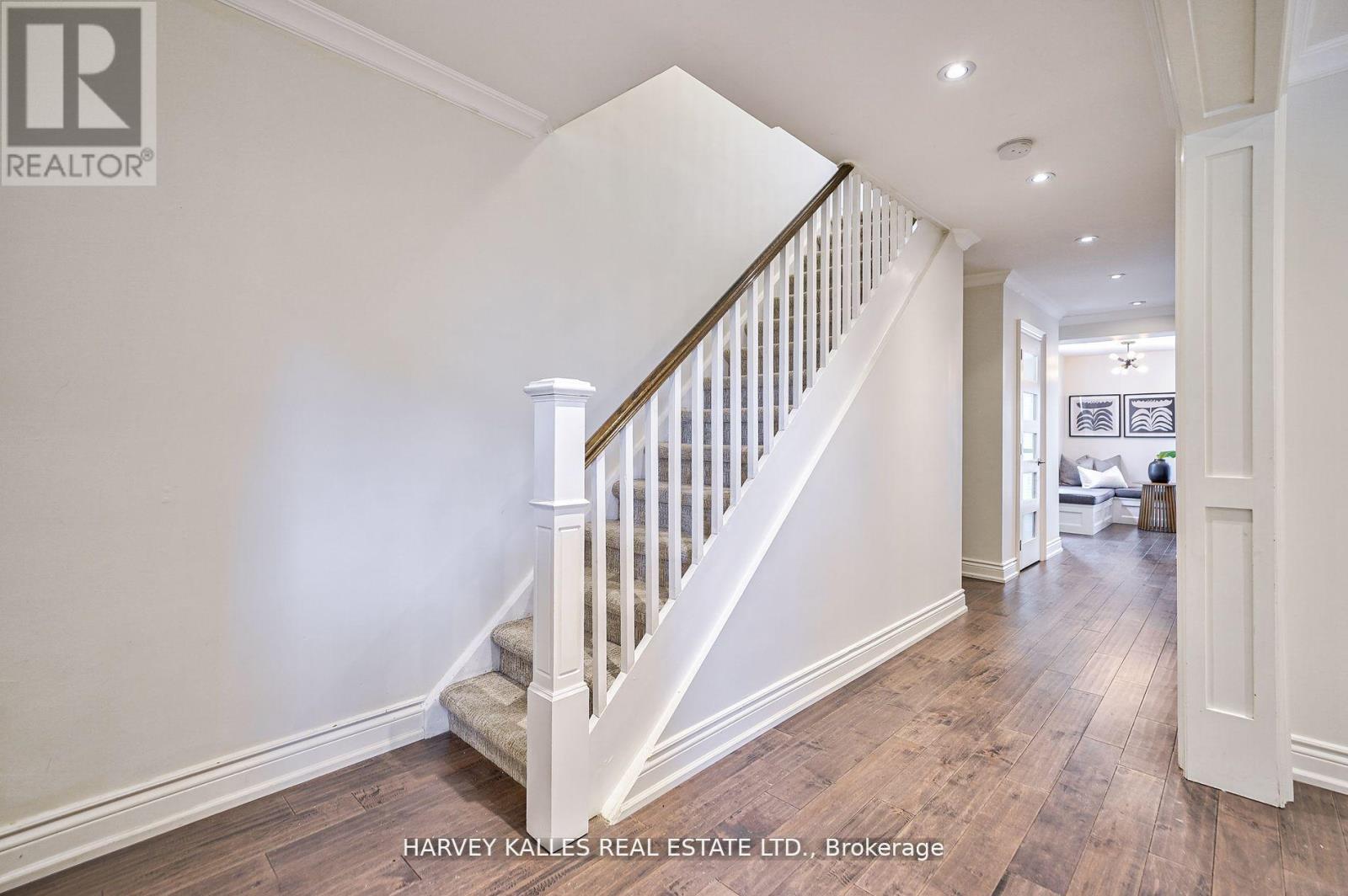 Property at 106 GLOUCESTER GROVE image 3