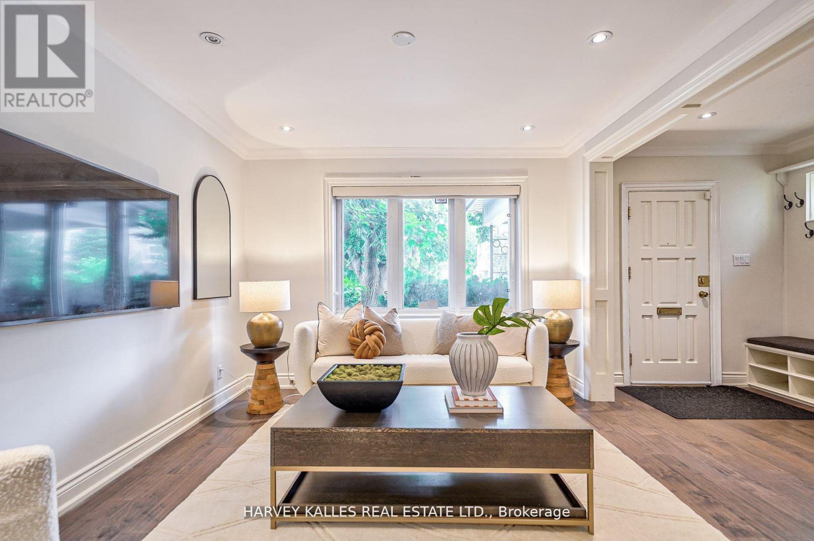 Property at 106 GLOUCESTER GROVE image 5