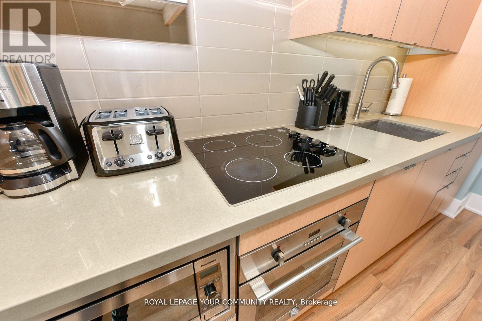 1014 - 300 Front Street, Toronto, Ontario  M5V 0E9 - Photo 7 - C12115324