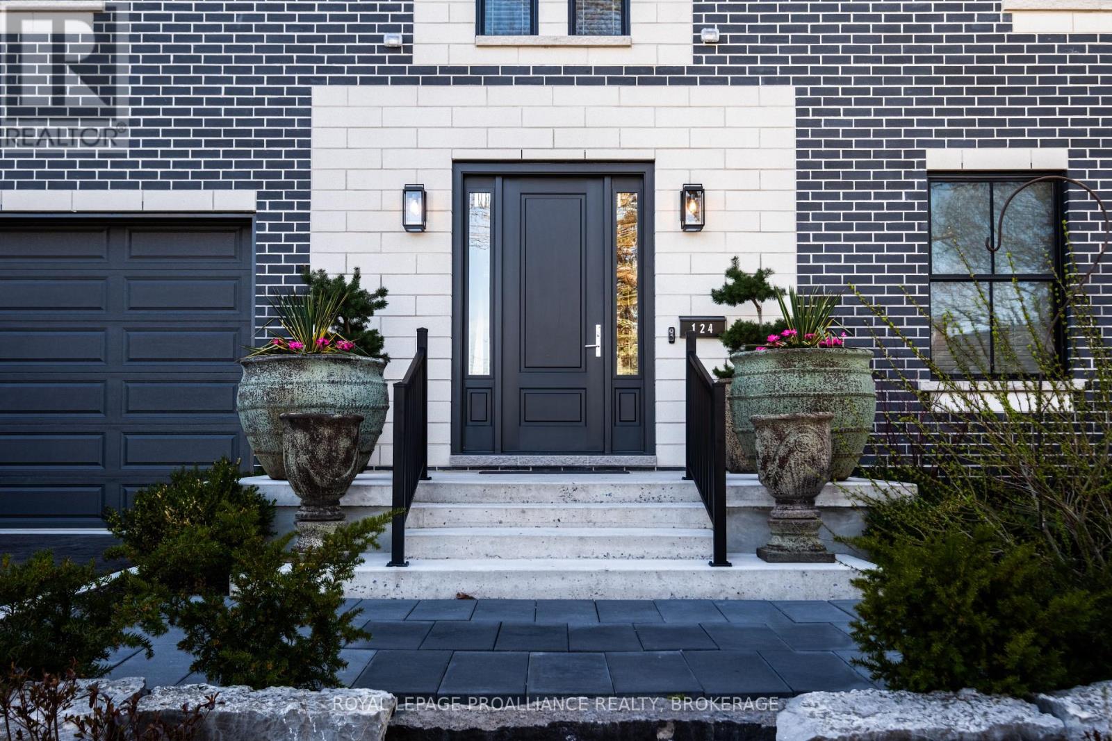 124 Churchill Crescent, Kingston, Ontario  K7L 4N2 - Photo 4 - X12115467
