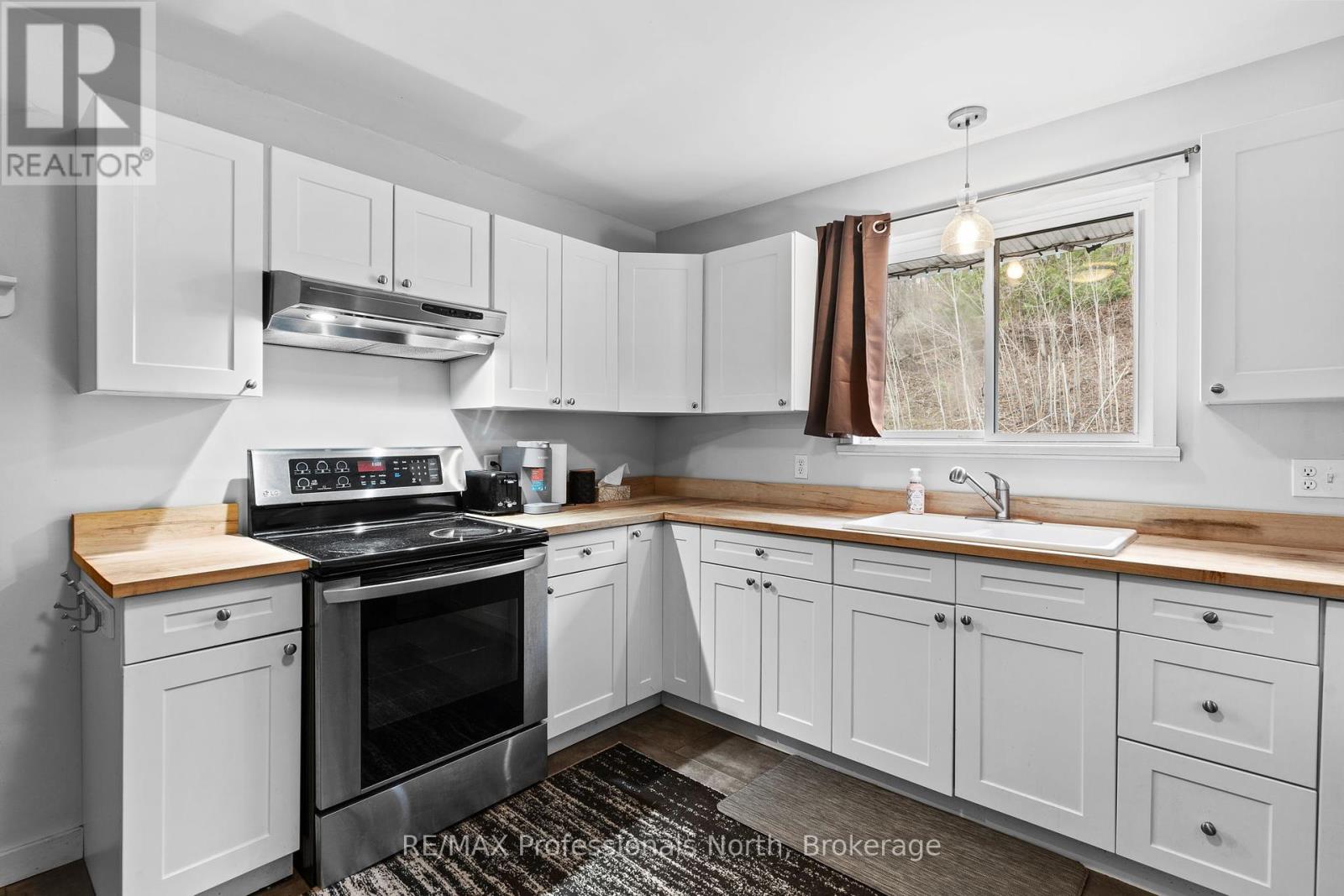 45 Newcastle Street, Minden Hills, Ontario  K0M 2K0 - Photo 11 - X12115391