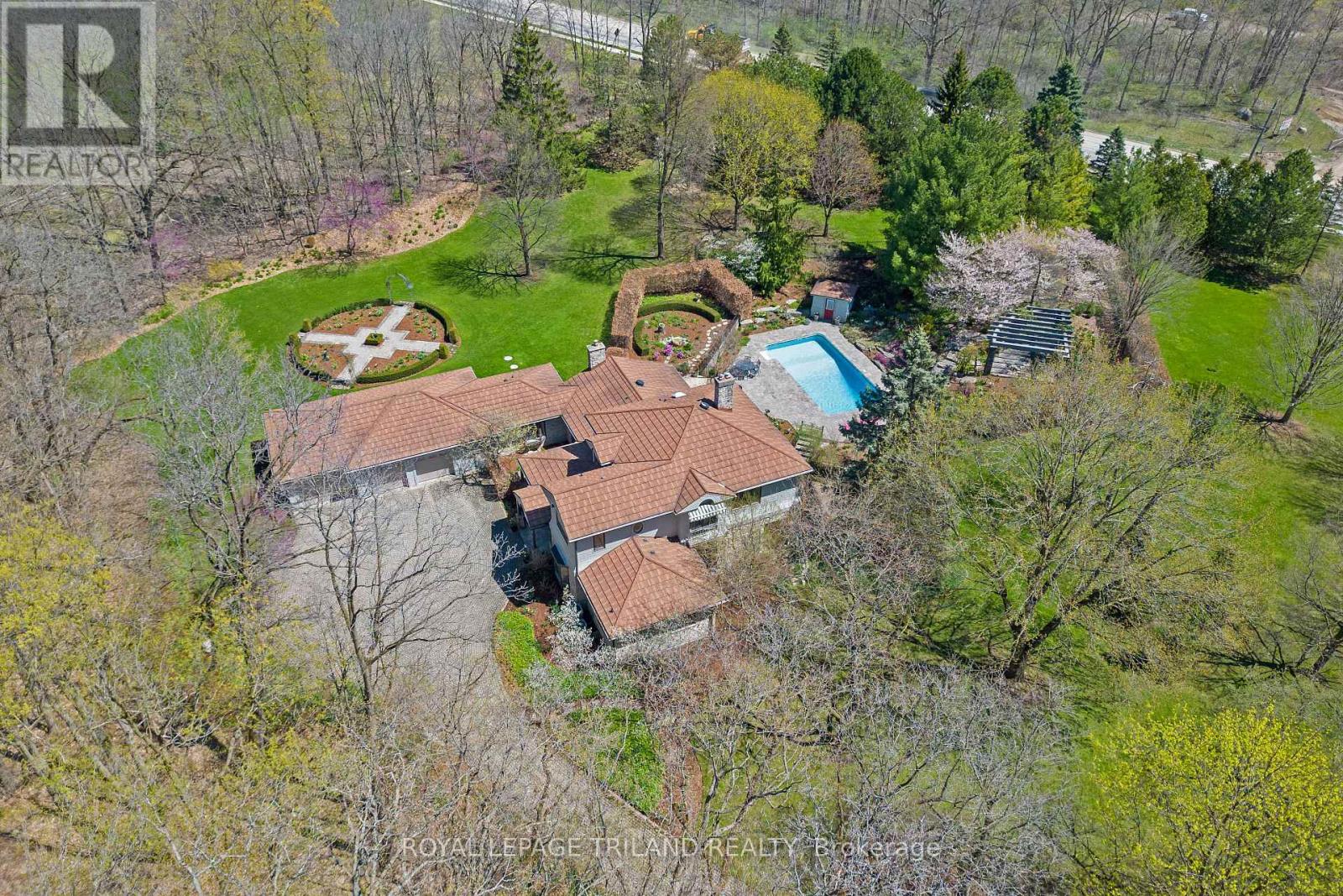 Property at 3 OLD OAK LANE image 3