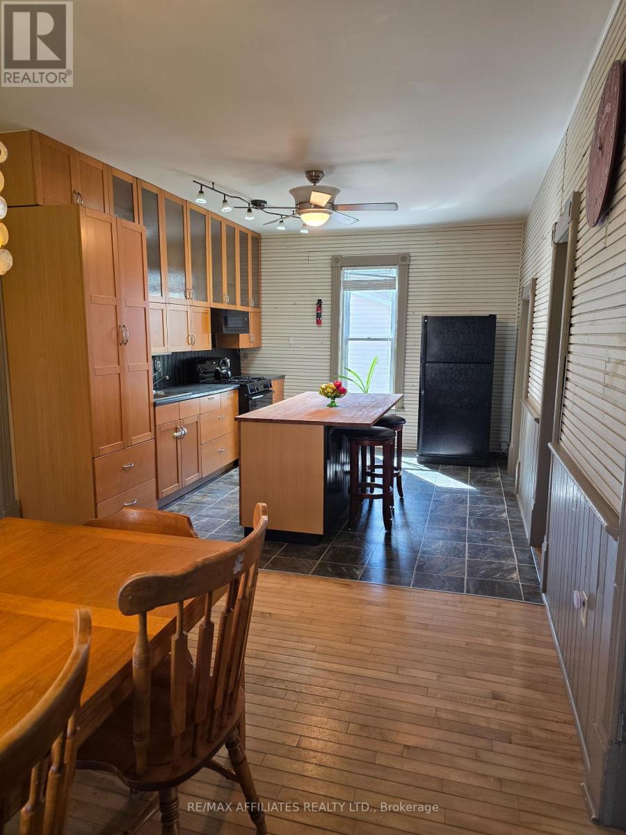 2 Isaac Street, Athens, Ontario  K0E 1B0 - Photo 5 - X12115411