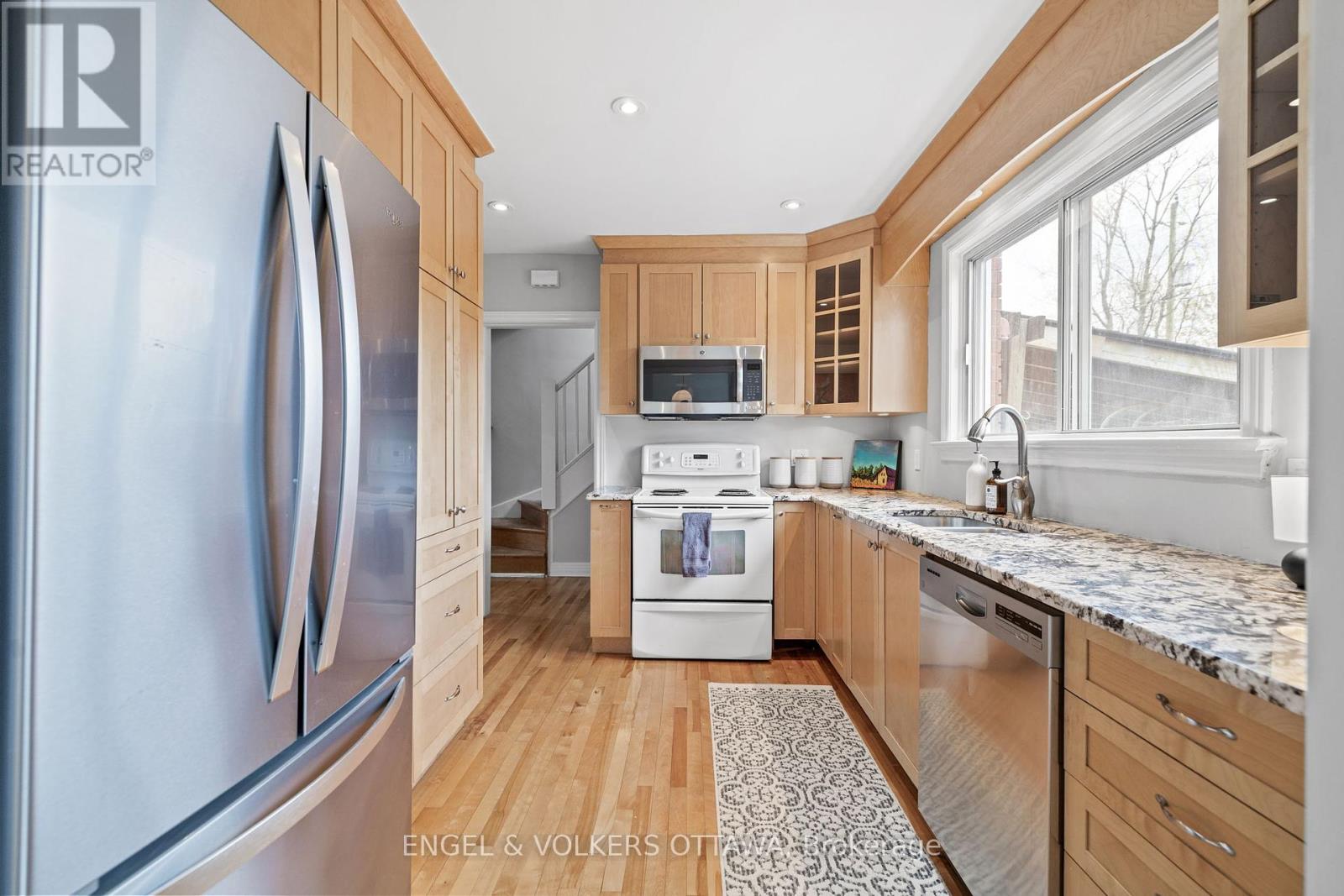 2124 Blossom Drive, Ottawa, Ontario  K1H 6G8 - Photo 10 - X12115436