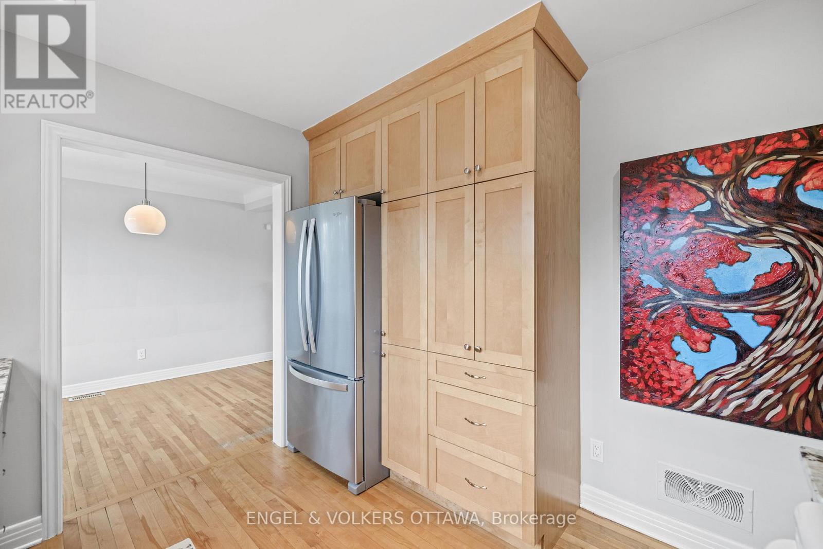 2124 Blossom Drive, Ottawa, Ontario  K1H 6G8 - Photo 12 - X12115436