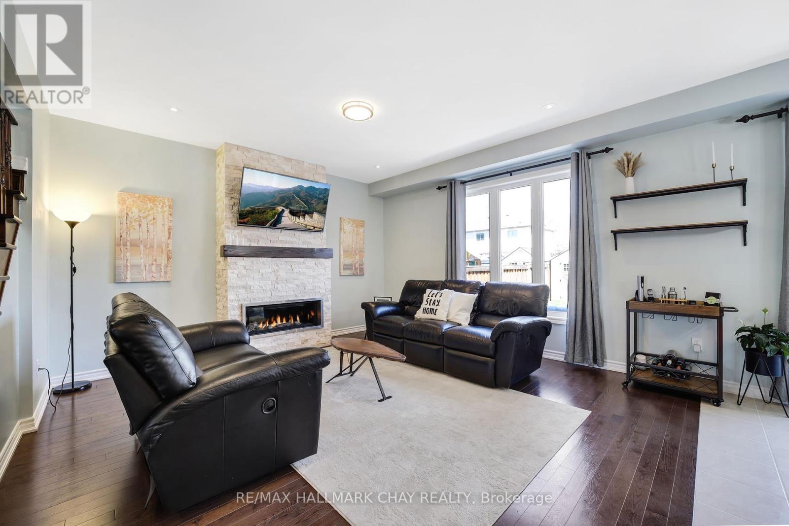 7 Strachan Trail, New Tecumseth (Beeton), Ontario  L0G 1A0 - Photo 8 - N12114903