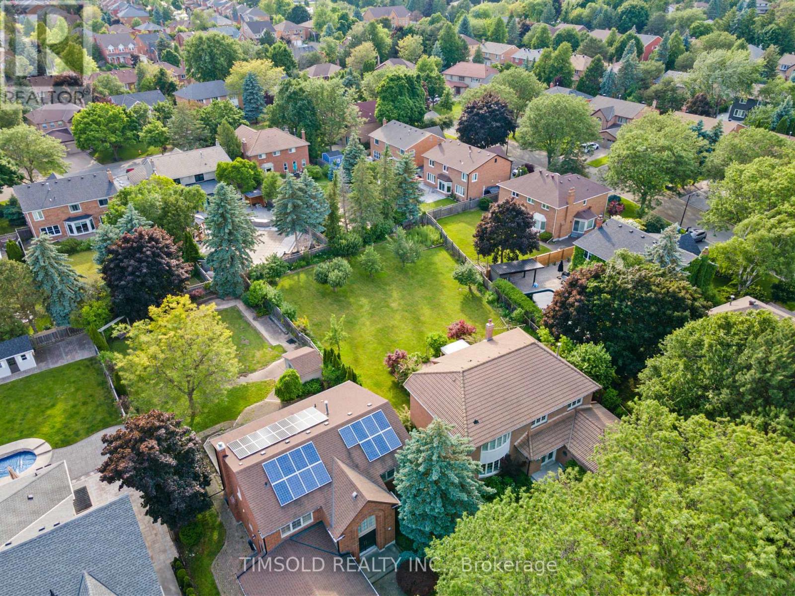 Property at 32 ADDINGTON SQUARE image 3