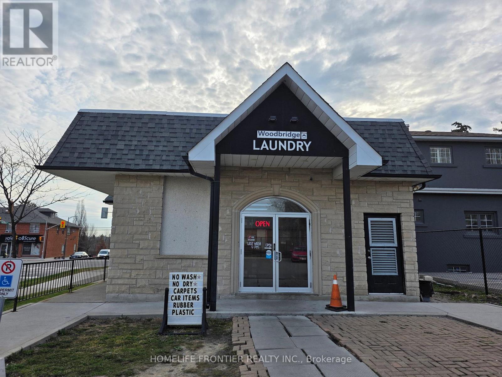 7944 Kipling Avenue, Vaughan, Ontario  L4L 1Z5 - Photo 2 - N12115282