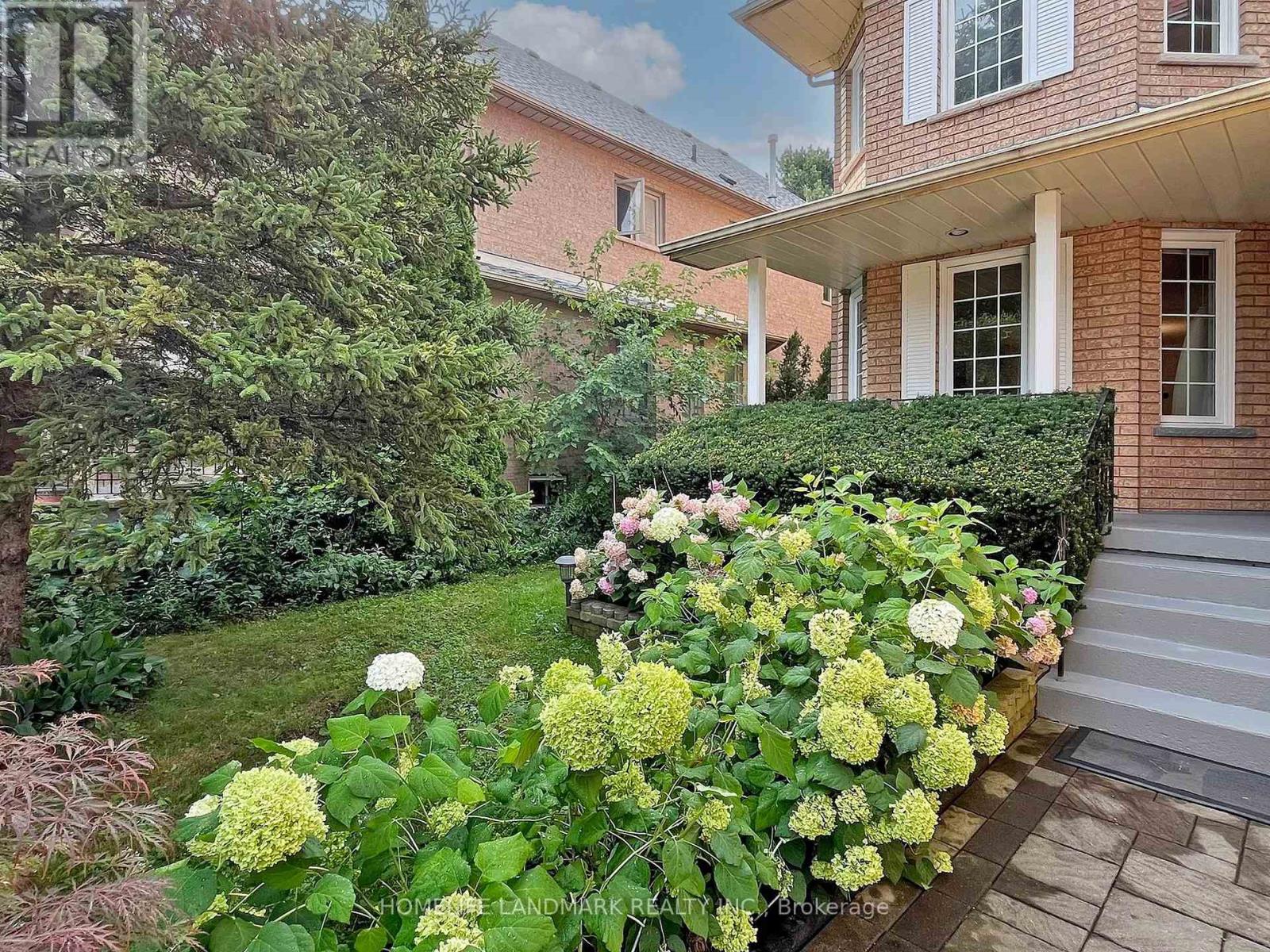 64 Bradgate Drive, Markham (Thornlea), Ontario  L3T 7L9 - Photo 7 - N12115358
