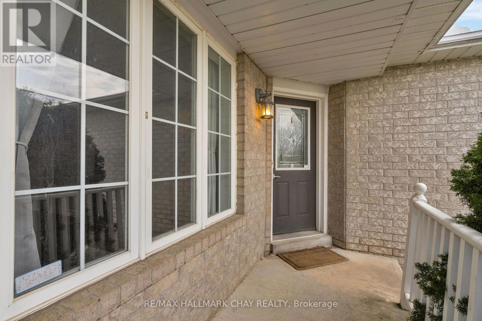 Property at 28 DRAPER CRESCENT image 4