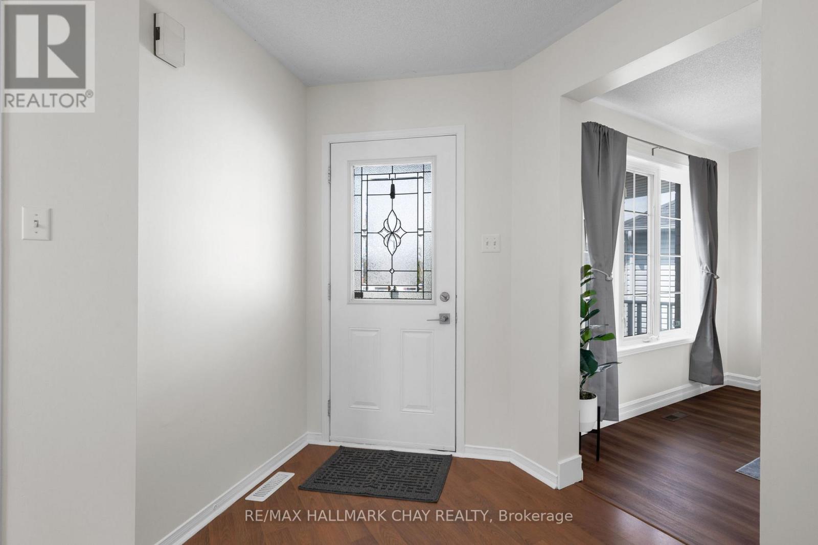 Property at 28 DRAPER CRESCENT image 5