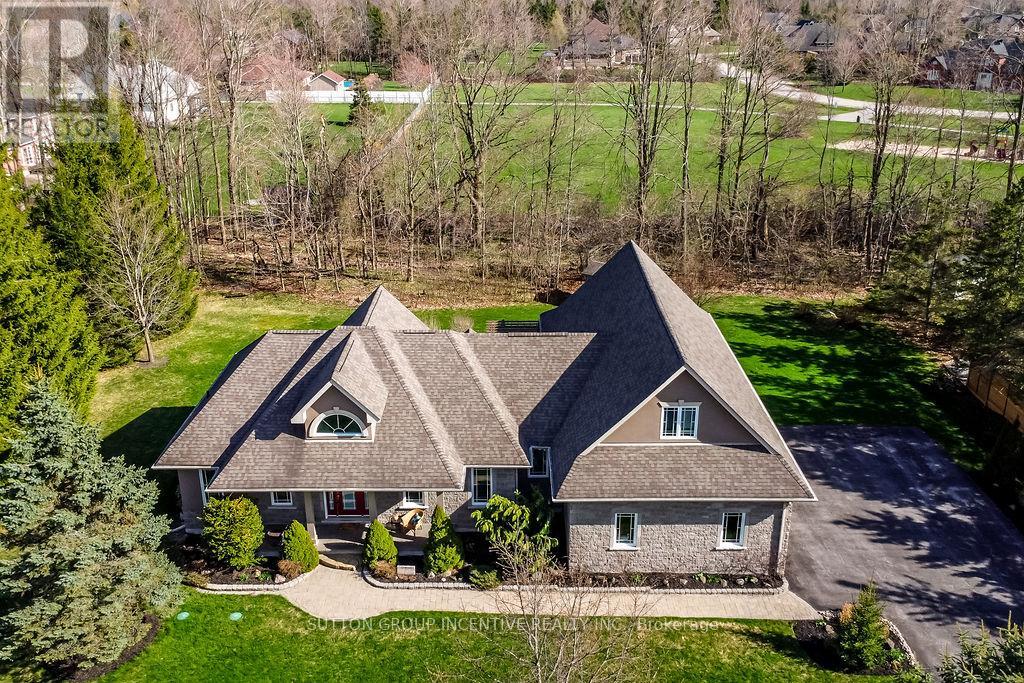 Property at 7 RED OAK CRESCENT image 3