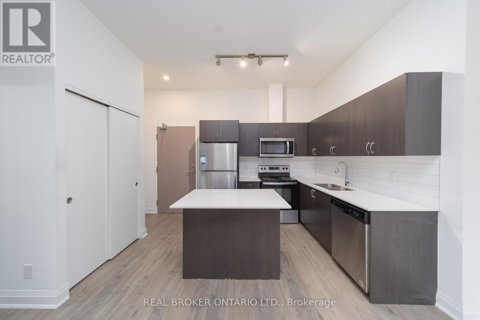 108 - 58 Lakeside Terrace, Barrie, Ontario  L4M 0L5 - Photo 5 - S12115249