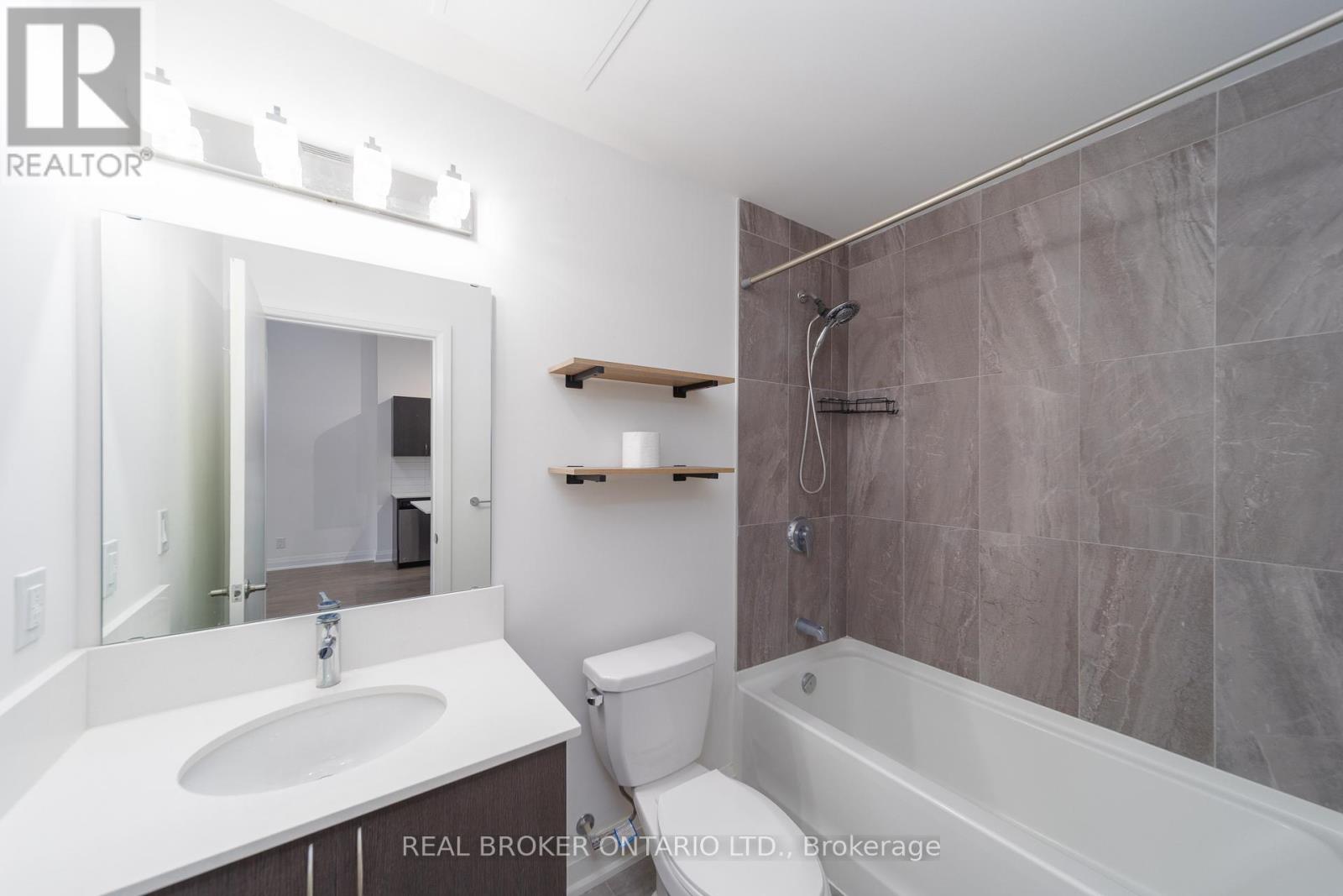 108 - 58 Lakeside Terrace, Barrie, Ontario  L4M 0L5 - Photo 6 - S12115249