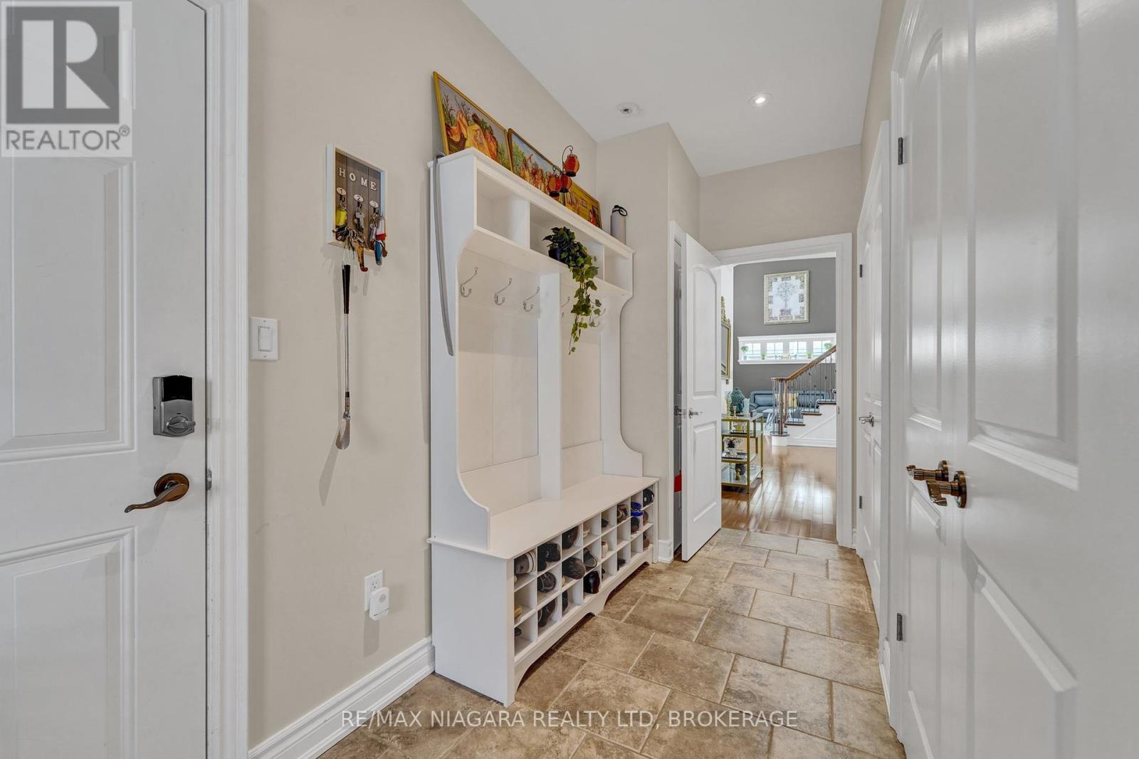8018 Cathedral Drive, Niagara Falls, Ontario  L2H 2Z2 - Photo 20 - X12115371