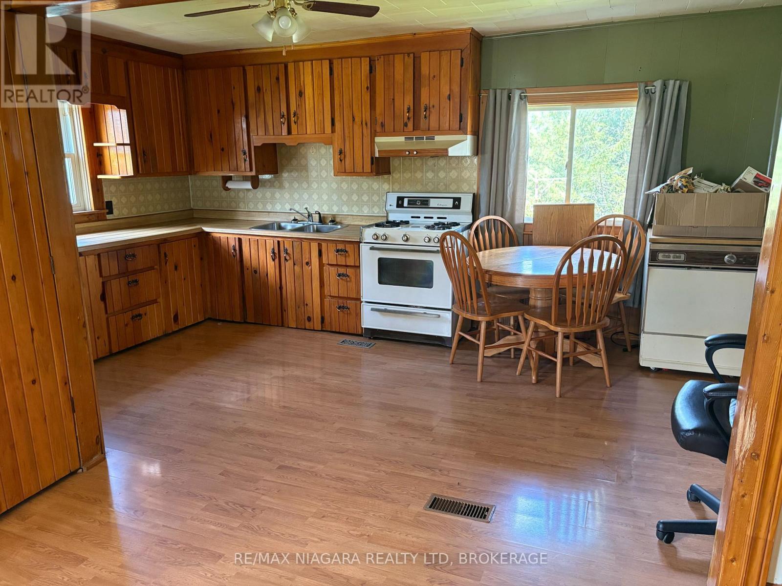 5065 Canborough Road, West Lincoln, Ontario  L0R 2J0 - Photo 4 - X12115417
