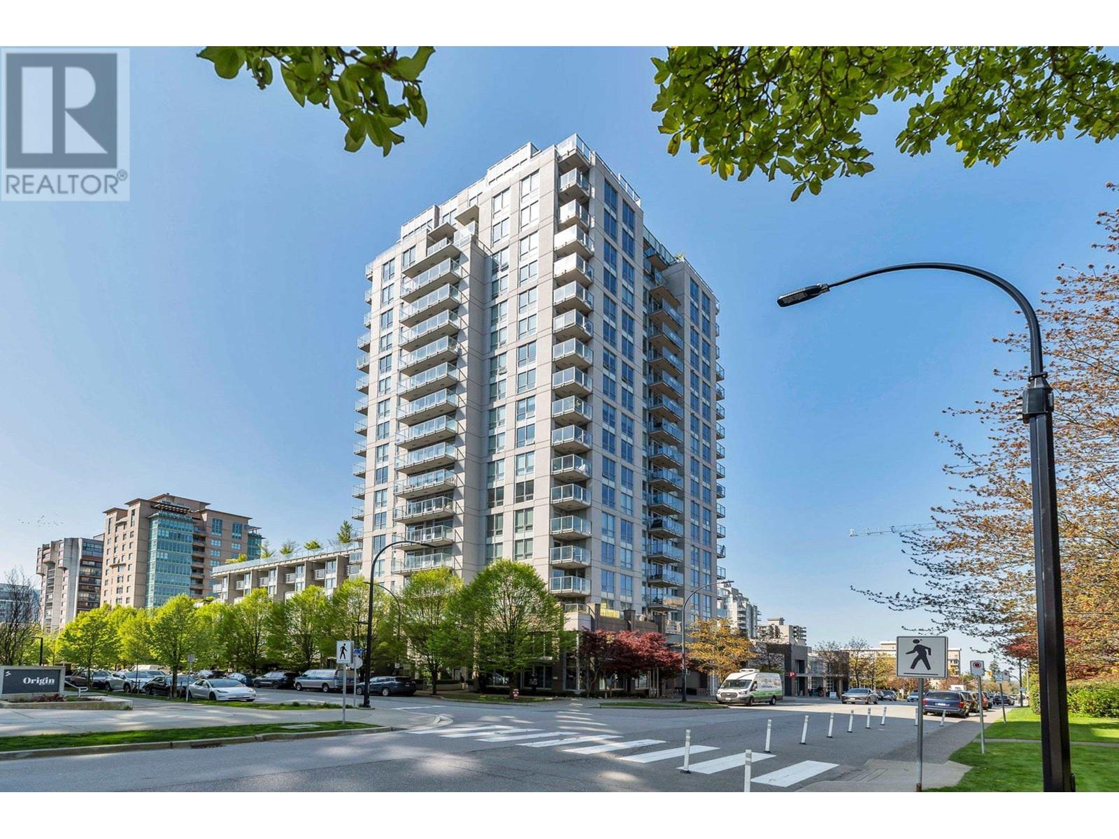 704 135 E 17TH STREET, North Vancouver, British Columbia