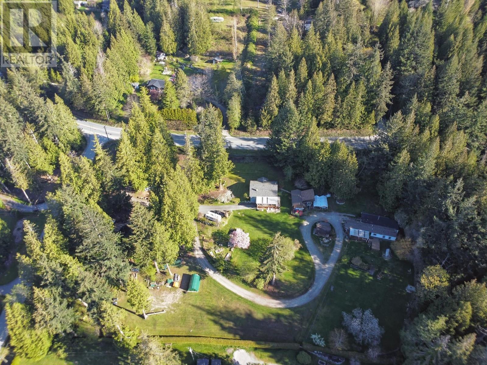 1106 A & B Gladwin Trail Road, Roberts Creek, British Columbia  V0N 2W4 - Photo 2 - R2996706