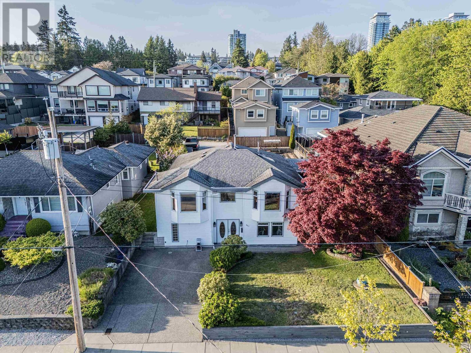 Property at 957 STEWART AVENUE image 2