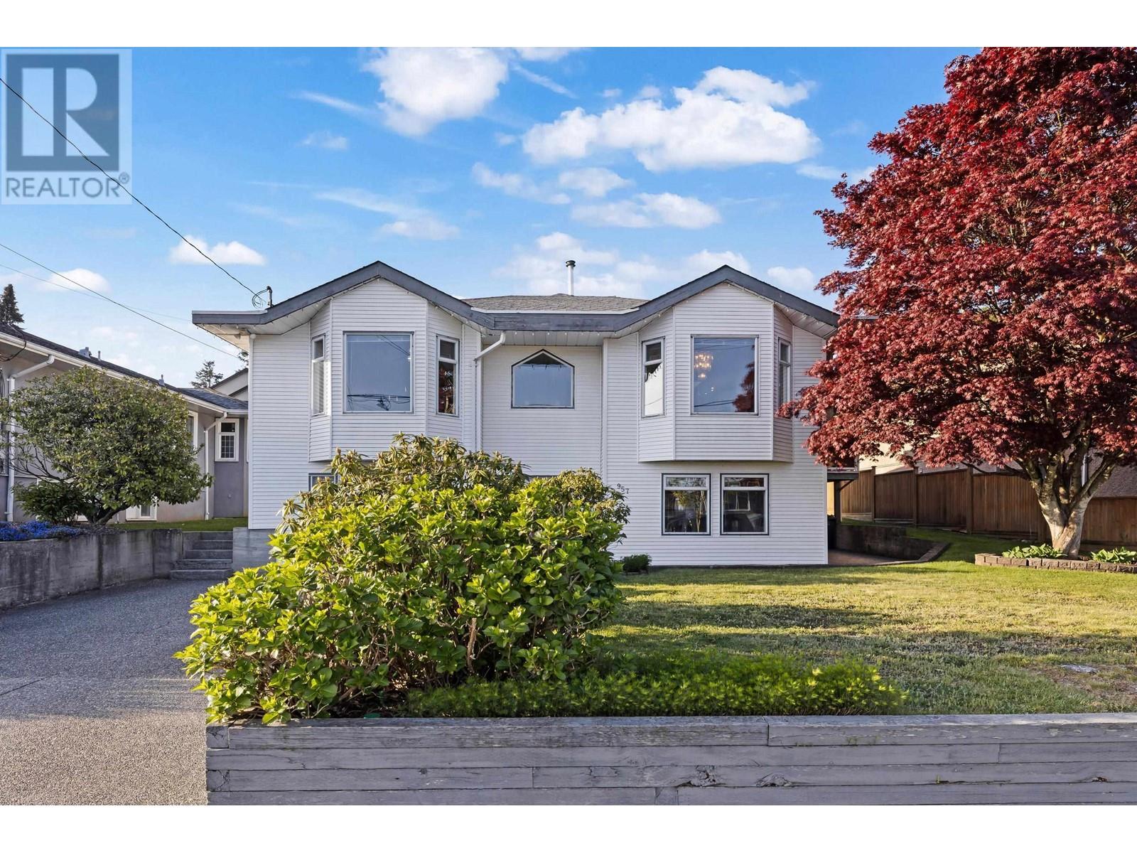 Property at 957 STEWART AVENUE image 3