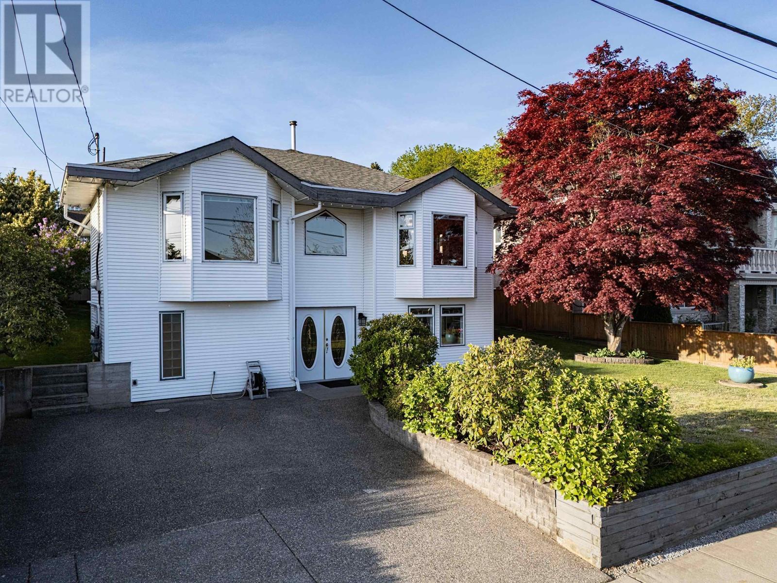 Property at 957 STEWART AVENUE image 5