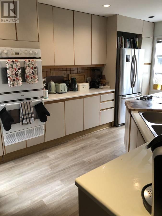 551X TRAFALGAR STREET, vancouver, British Columbia V6N1C2