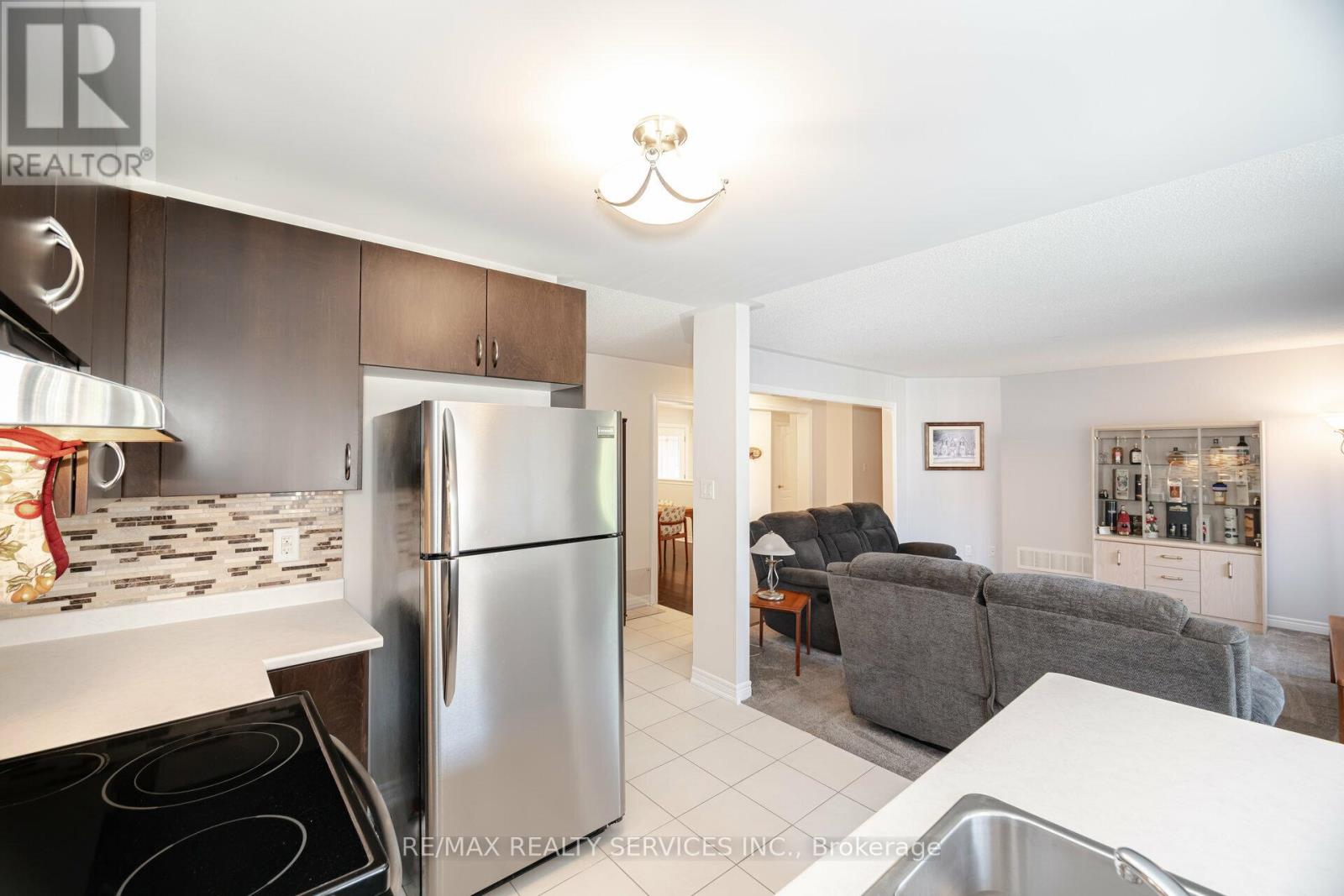 43 - 17 Lacorra Way, Brampton, Ontario  L6R 3P2 - Photo 5 - W12114973